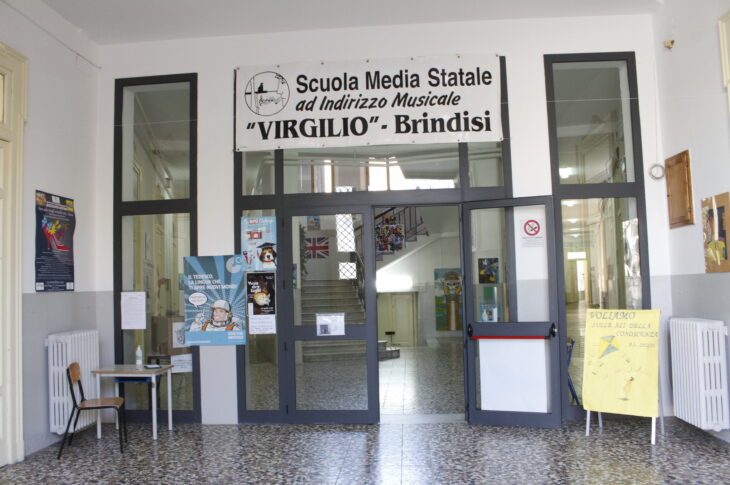 Atrio scuola secondaria Virgilio