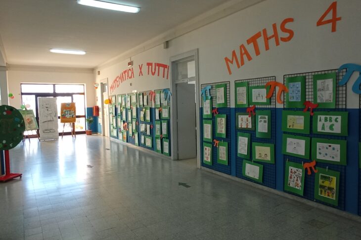 atrio primo piano scuola secondaria Marzabotto